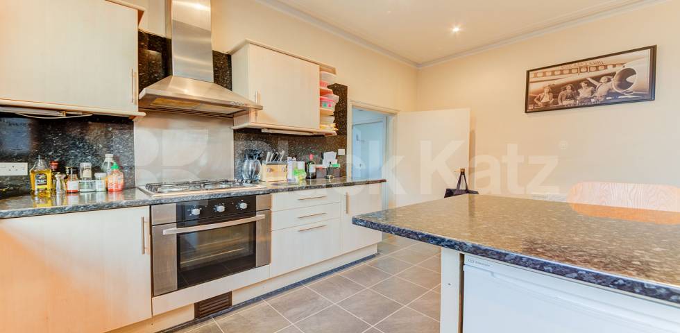 Modern and Central Apartment Chatsworth Road, Kilburn